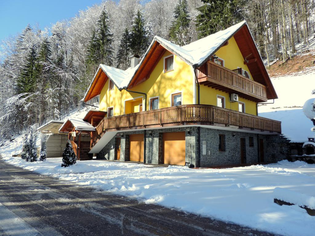 Apartments Gatej Cerkno Buitenkant foto