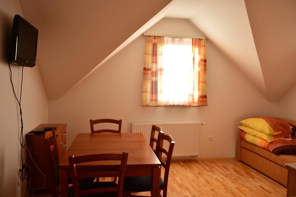 Apartments Gatej Cerkno Buitenkant foto