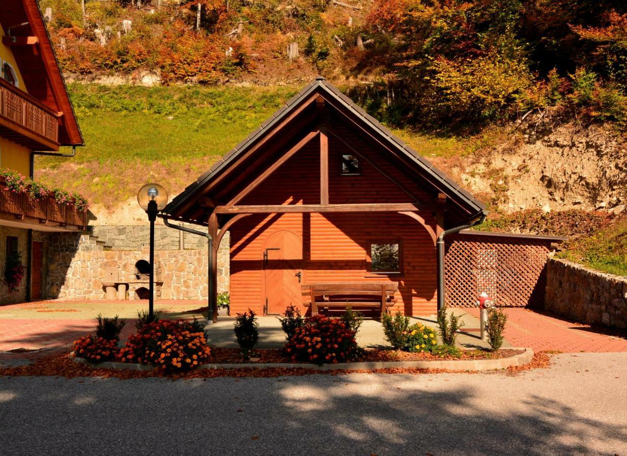 Apartments Gatej Cerkno Buitenkant foto